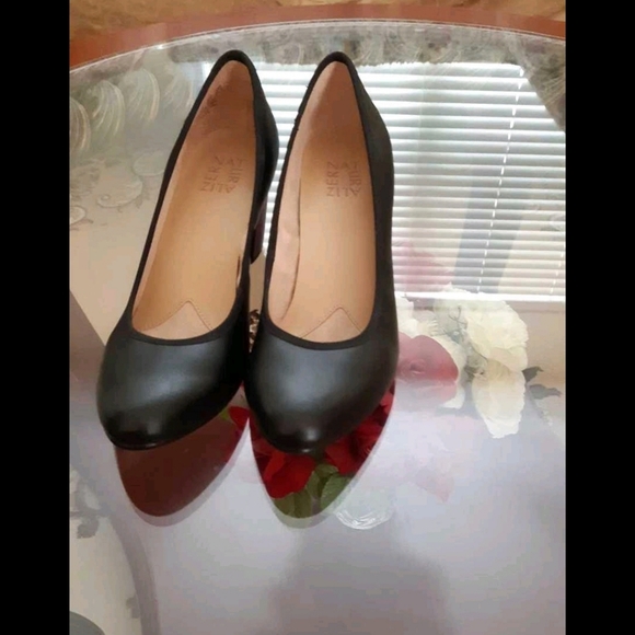 Heels - Picture 1 of 1